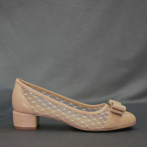 salvatore ferragamo vara pump shoes